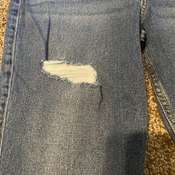 Hollister - Picture 4 of 7